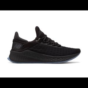 Black new balance tennis shoes